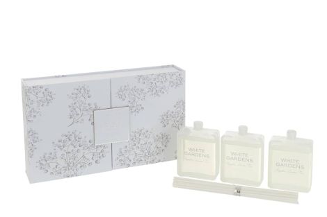 J-Line Box with 3 Fragrance Oil and Sticks White Gardens